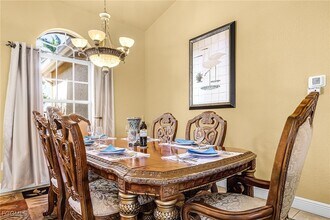 Building Photo - 3517 SE 18th Ave