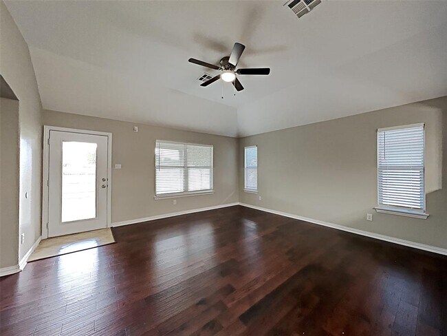 Foto del edificio - 517 Bluehaw Dr