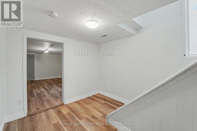 Building Photo - 3519 Laddie Crescent