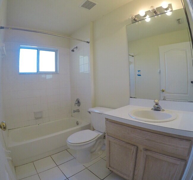 Building Photo - 519 Sonoma Dr