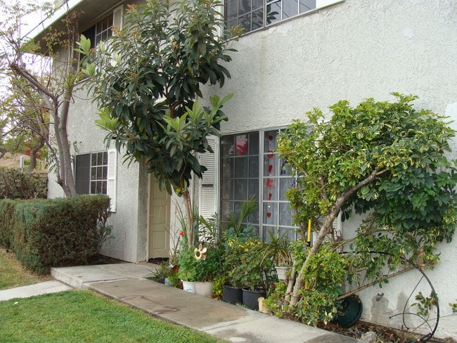 Building Entrance - 11471 Bessemer St