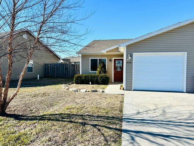 Building Photo - Easy Access to Fort Riley