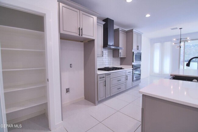 Building Photo - 1723 Eased-