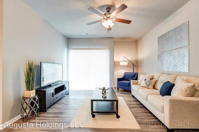Foto del edificio - 5643 Northeast Lowell Lane