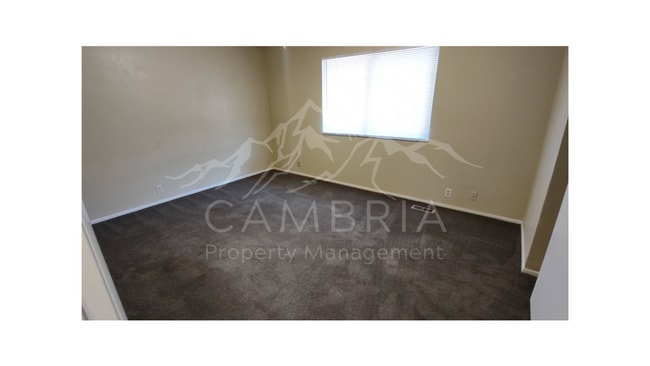 Building Photo - Roomy 4 Bedroom Rambler with additional bo...