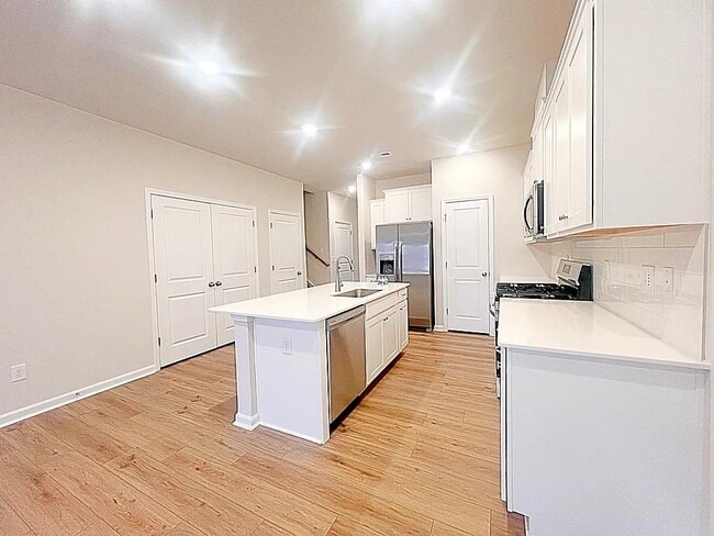 Building Photo - 7 Vine House Dr