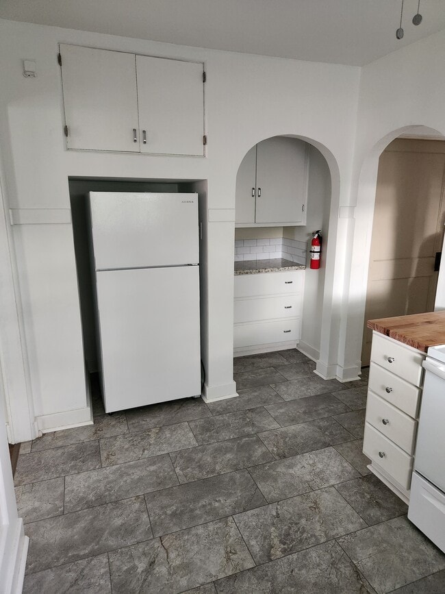 Kitchen - 610 Sycamore St