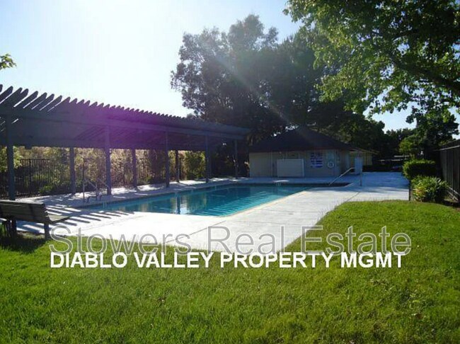 Foto del edificio - 1526 Spring Valley Cmn