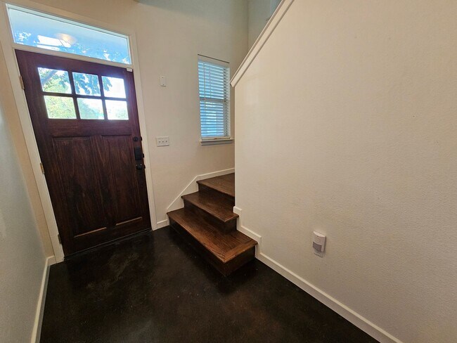 Building Photo - Modern 2 bedroom, 2.5 bathroom townhome