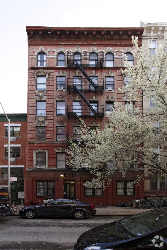Building Photo - 631 E 11th St