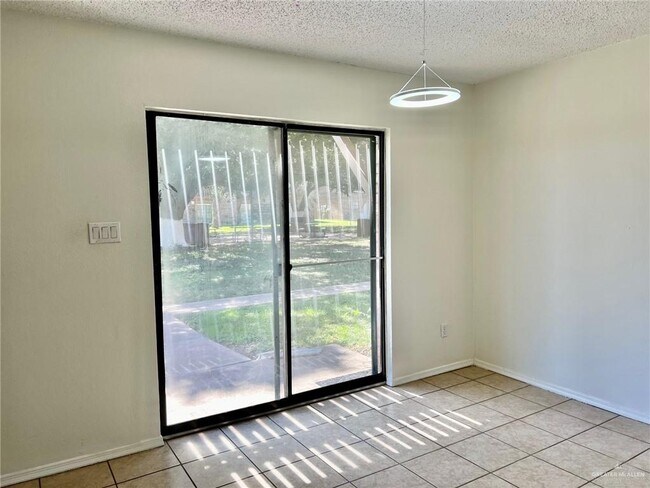 Foto del edificio - 2201 S Jackson Rd