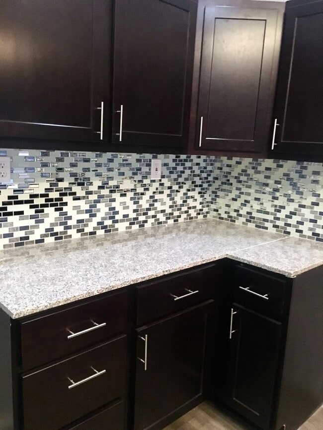 Foto del edificio - *** Mt. Washington * Renovated 4 Bedroom Home * Spacious & Stylish * One Block to Grandview * Pet...