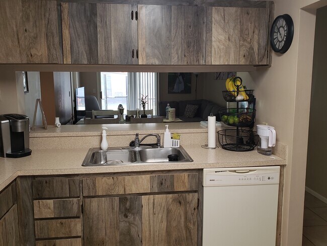 Kitchen - 5265 E Bay Dr