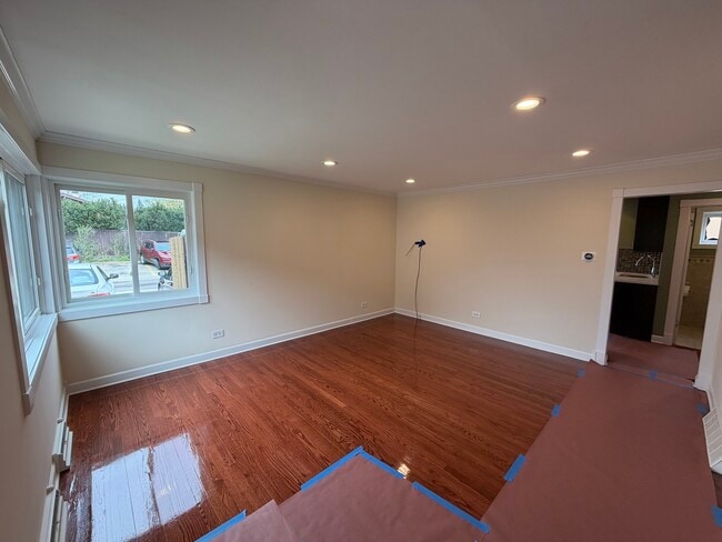 Building Photo - 140 E Northwest Hwy