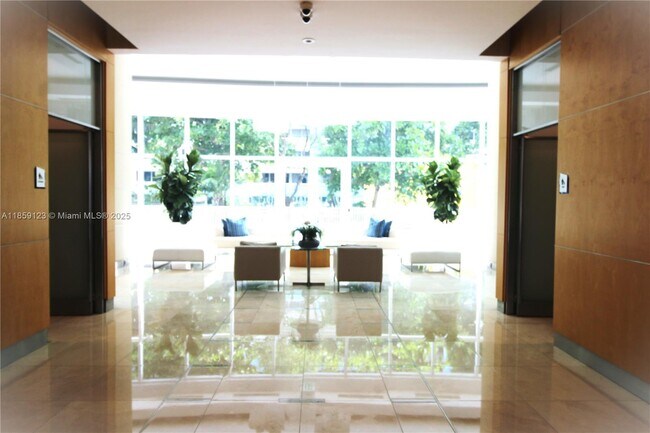 Building Photo - 2101 Brickell Ave