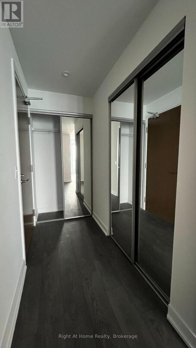 Building Photo - 1928 Lake Shore Blvd W