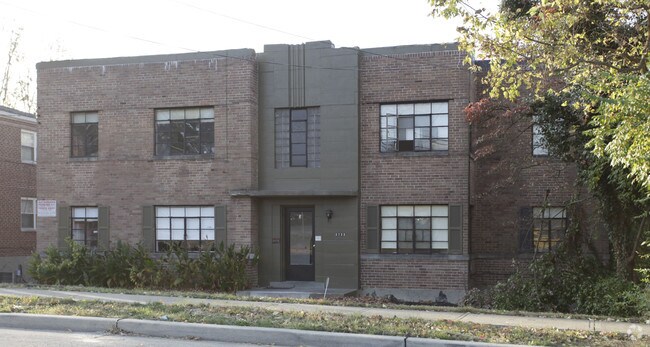 Building Photo - 3723 Woodford Rd