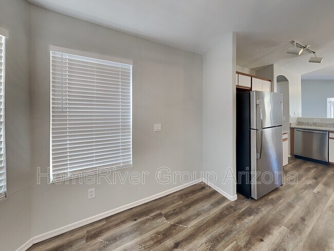 Foto del edificio - 8942 W Holly St