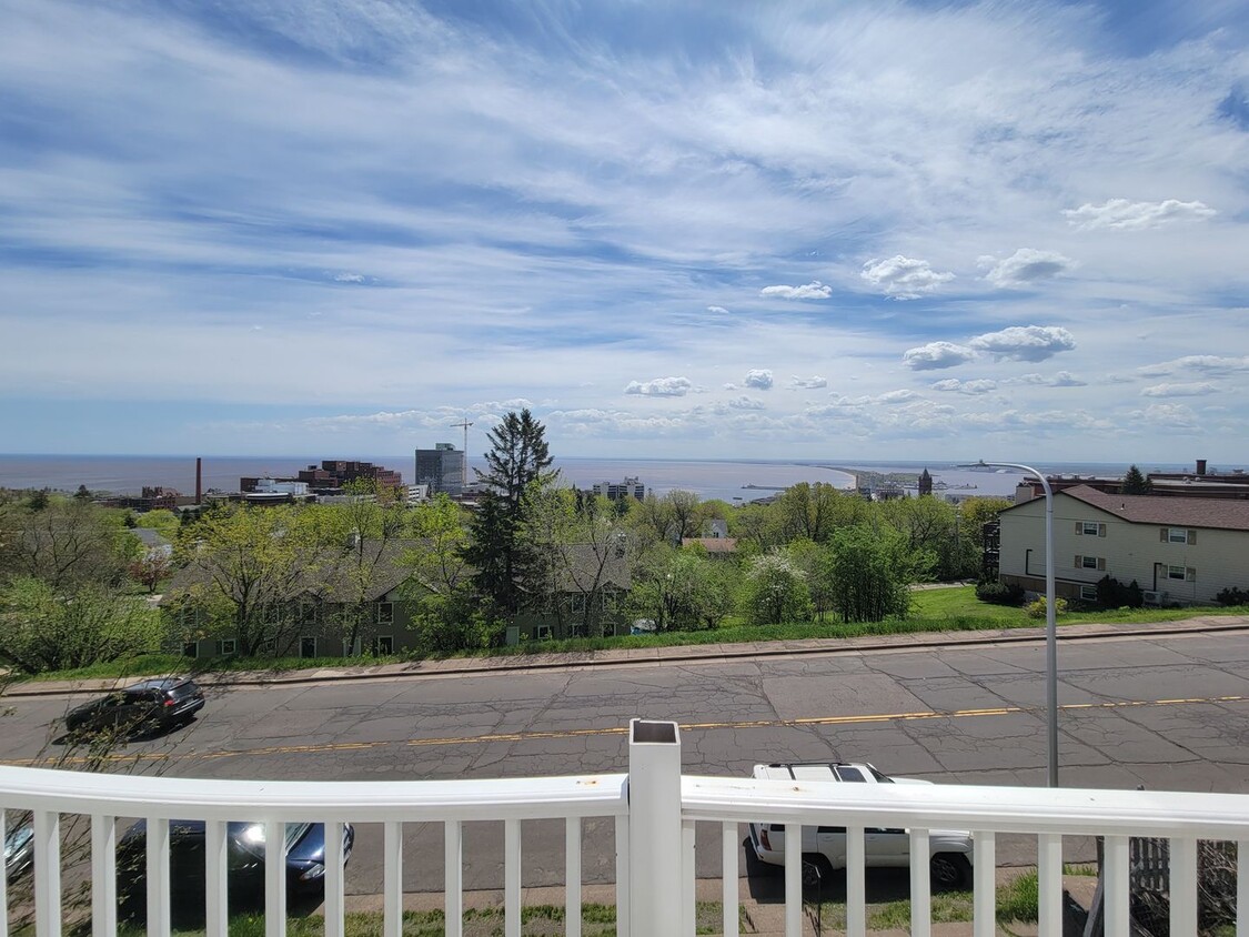 Foto principal - AVAILABLE JULY - 3 BED 1 BATH