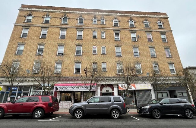 Foto del edificio - 1614 Summit Ave