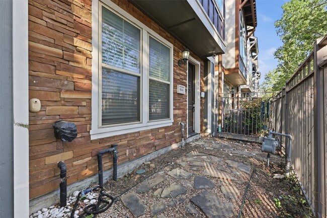 Foto del edificio - 1816 Dennis St