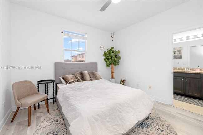 Building Photo - 1030 SW 147th Ave