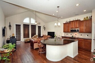 Building Photo - 8700 Iron Horse Dr