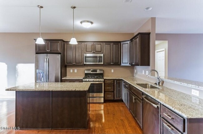 Foto del edificio - 15 Clarice Ln