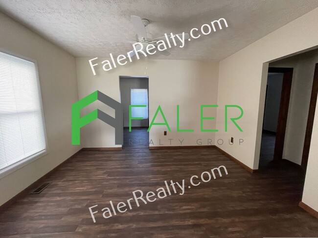 Building Photo - Spacious 2-bedroom Home