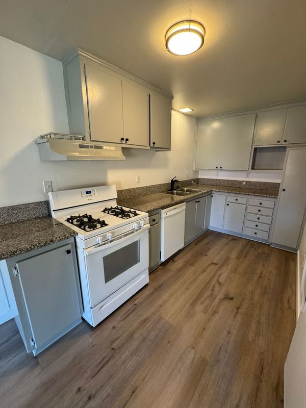 Foto del edificio - 1320 Heron Ave