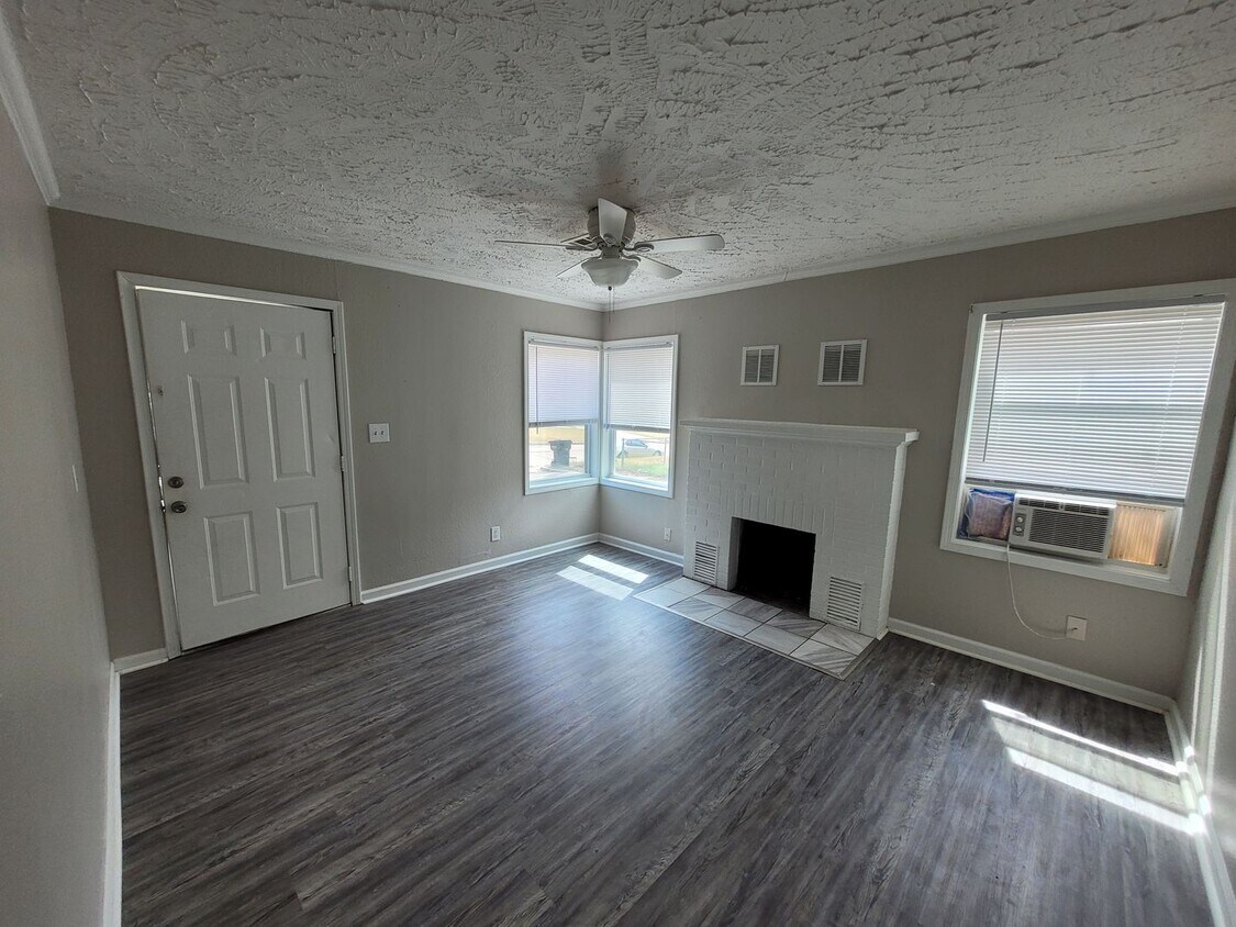Foto principal - $595 - 1 bedroom/ 1 bathroom - Duplex.