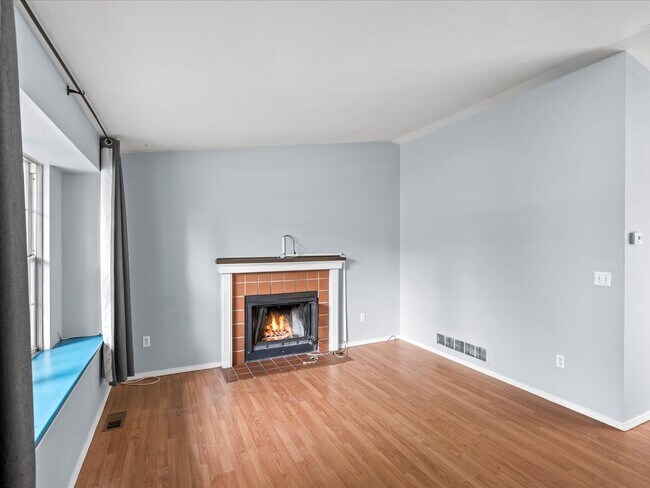 Foto del edificio - 3 Bedroom Louisville Home with Large Fence...