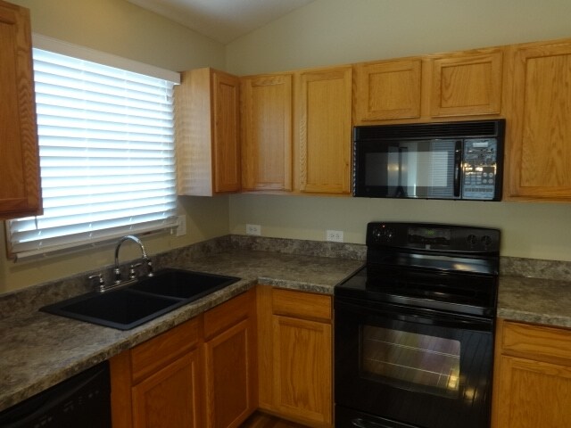 Building Photo - 2130 Winding Hollow Dr