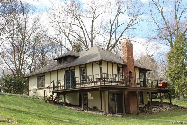 Building Photo - 799 E Long Lake Rd