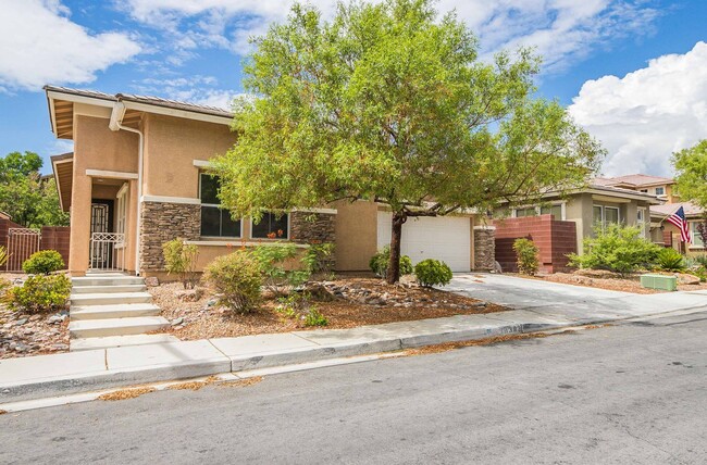 Building Photo - Stunning South Summerlin Home Awaits You!