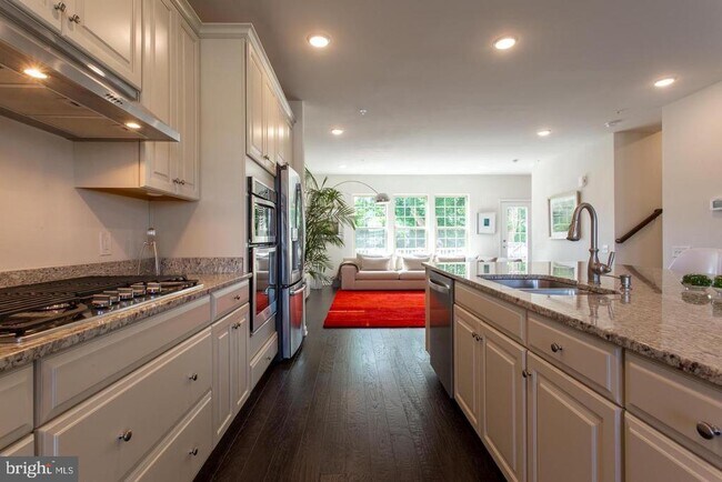 Foto del edificio - 121 Locks Farm Ln