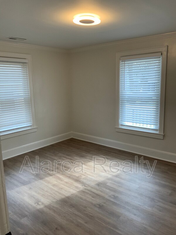 Foto del edificio - 3242 Rogers St