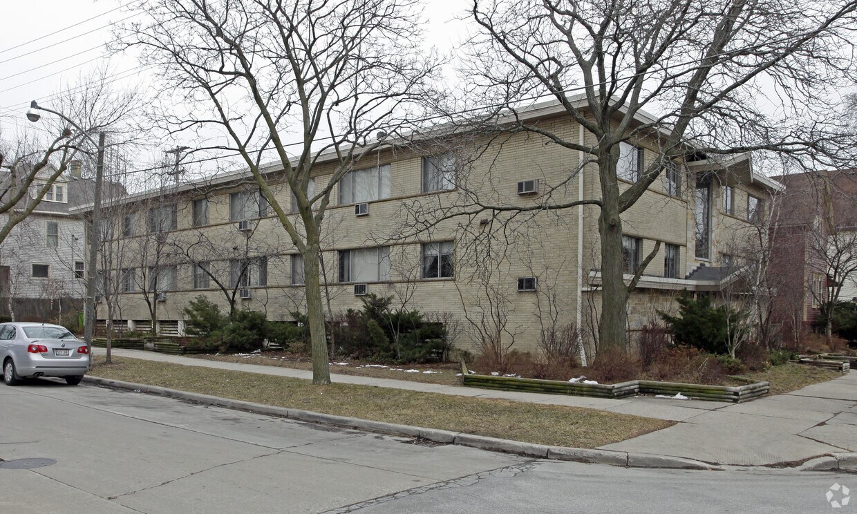 Building Photo - Brad Mur East