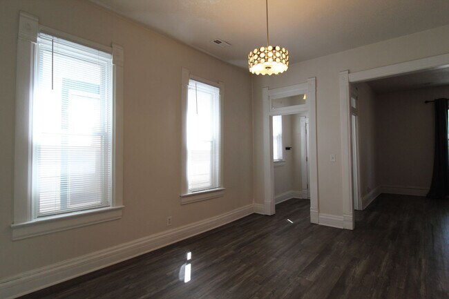 Foto del edificio - 1 Bedroom 1 Bath House In The Strawberry Hill Neighborhood