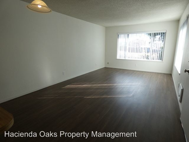 Foto del edificio - 215 N Broadway St