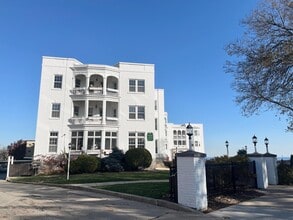 Building Photo - 1228 E Juneau Ave