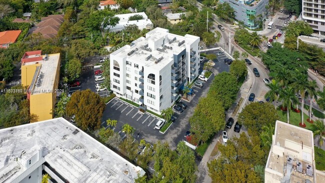 Foto del edificio - 2715 Tigertail Ave