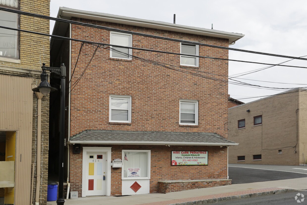 Primary Photo - 414 Hackensack St