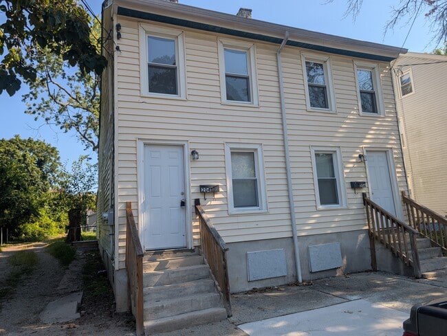 Building Photo - 204 Wesley St