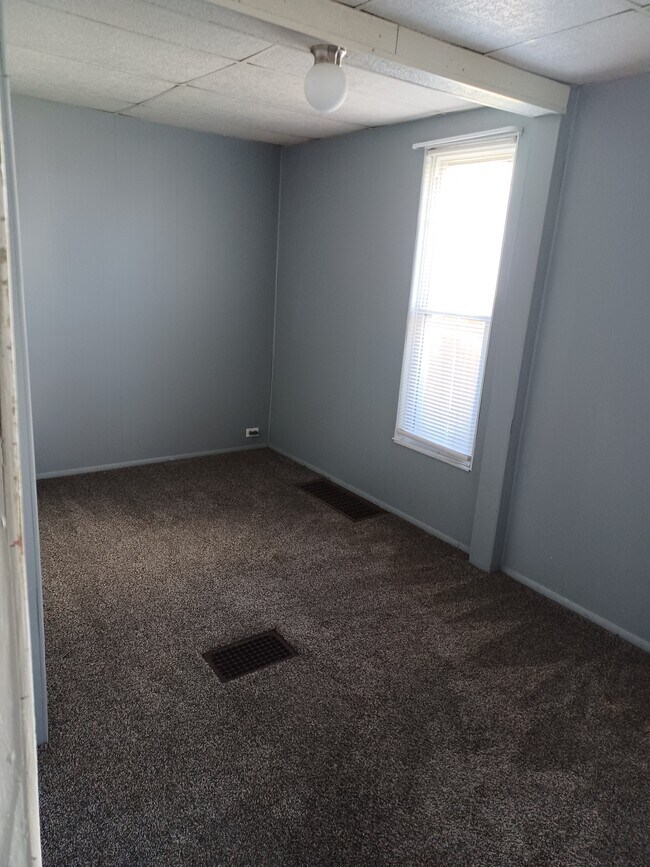 Bedroom - 518 Eastern Ave NE