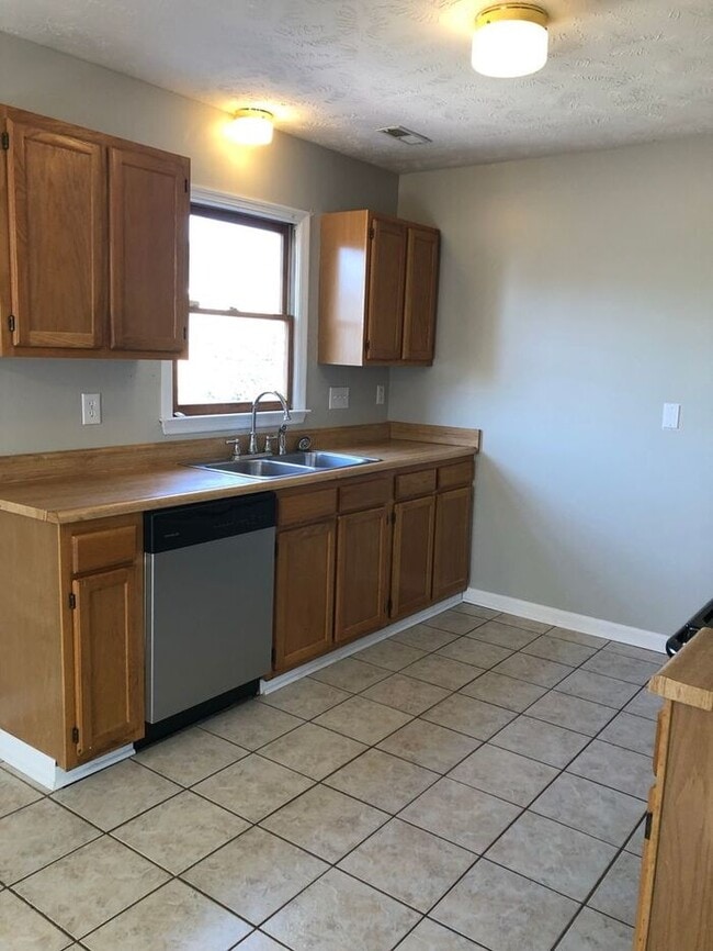 Building Photo - 2209 Mossycup Ln