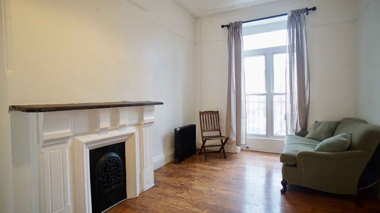 Living Room - 192A Lexington Ave