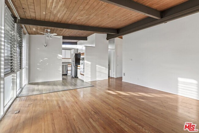 Foto del edificio - 11133 Rose Ave