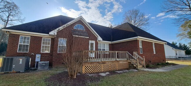 Foto del edificio - 215 Buck Run Dr