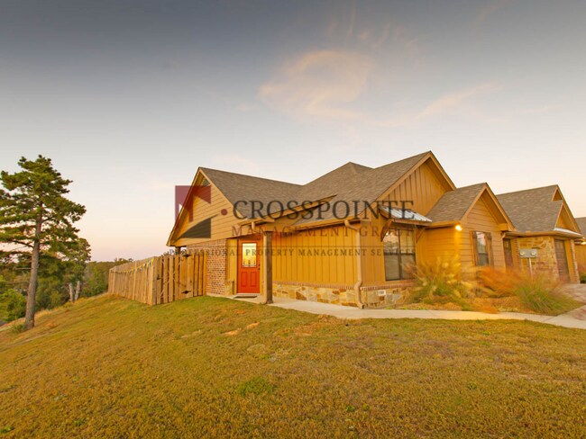 Foto del edificio - Coming Soon! Stunning 3 bed, 2 bath, 1 car garage located in West Tyler!!